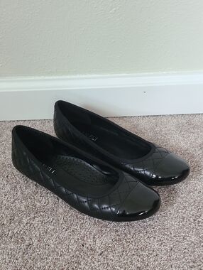 Vaneli Black Quilted Ballet Flats with Patent Toe